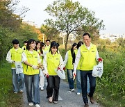 광주은행 '광주천 꽃길 가꾸기' 환경 봉사활동 펼쳐