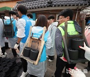 사랑의 온기 전달하는 기업체 직원들