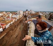 스페인 홍수 사망, 최소 205명으로 증가 속 충격·공포, 분노·좌절로 변해