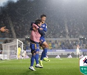 이청용, 스승 김판곤에게 감사 인사 "감독님 덕분에 우승할 수 있었다"