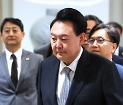 발끈한 친윤 "尹은 文처럼 '30년지기' 당선 위해 직원 동원 안해"