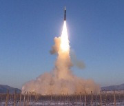 신형 ICBM 고각 발사…발사대 타격 훈련 '맞대응'