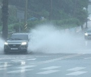 제주 천둥·번개 동반한 많은 비…이틀간 최대 300㎜ 이상