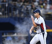 [ST포토] 김서현, '마운드 가득 찬 로진 가루'