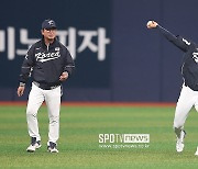 [포토S] 김도영 지켜보는 류중일 감독