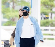 [T포토] 정해인 '청량한 공항 패션'