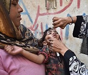 PAKISTAN POLIO VACCINATION