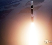 북한, 최신형 ICBM '화성포-19형' 시험발사 성공...김정은 참관