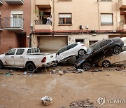 진흙 처박힌 차량에 시신 방치…"세상 종말 같아" 스페인 대홍수