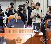 국회 운영위, 여야 갈등