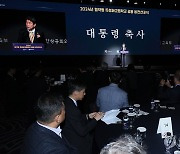 대통령 축사 대독하는 이주호 사회부총리