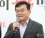 인사말하는 이동근 대표이사