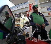 PAKISTAN ECONOMY PETROL PRICE