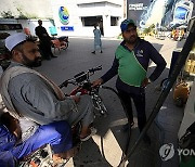 PAKISTAN ECONOMY PETROL PRICE