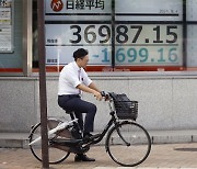 日에서 자전거 타다 휴대폰 보면 6개월 징역, 음주 방관해도 벌금