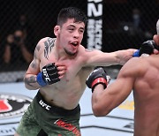 ‘UFC 前 챔피언’ 모레노, 알바지와 대결…‘태권 소녀’ 나마유나스도 출격