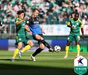 헛심 쓴 '멸망전'...전북-인천 0-0 골 없이 무승부 [IS전주]