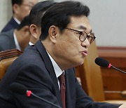 정진석 실장 “이달 중 어떤 형태로든 대통령 입장 표명 있을 것”