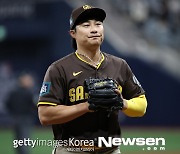 SD 핵심 FA로 김하성 지목한 MLB.com “FA 시장 나가면 QO 이상 계약 따낼 수 있지만..”