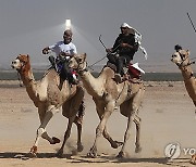 MIDEAST ISRAEL PHOTO SET CAMEL RACING