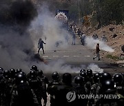 APTOPIX Bolivia Roadblocks