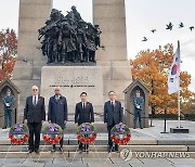 외교·국방 장관 캐나다 6.25 참전 기념비 헌화