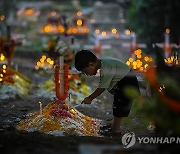 APTOPIX India All Souls Day