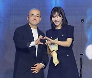 [ET포토] 지예은, '2024 아시아모델어워즈 예능부문 라이징스타상'