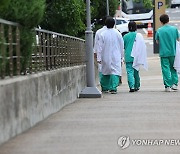 병원 '인턴 선생님' 사라진다...본과 4학년 대부분 휴학 전망