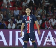 [ligue1.review] ‘이강인 교체 출전’ PSG, 10명 싸운 랑스 1-0 제압...10G 무패+선두