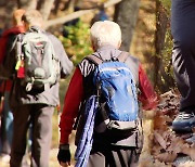 가을 정취 산행…낙엽길은 ‘안전 위협길 위험’ 각별 주의!