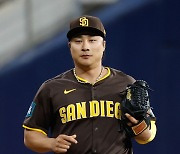 김하성, MLB FA 시장 나왔다…대형 계약 맺을까