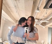 이 정도로 친했어?… 이진♥혜교 우정샷 찰칵