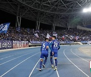 '기적까지 한걸음' 수원, 또 역전승! 안산 2-1 꺾고 4위 도약...'PO행 막차' 희망 쐈다[오!쎈 현장]