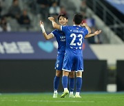 K리그2 수원 삼성, 시즌 최종전 안산전 2-1 역전승…‘승격 불씨’ 살렸다