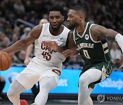 아데토쿤보·릴러드 75점 합작에도…NBA 밀워키, 5연패 수렁