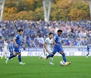 K리그2 수원, 안산과 최종전서 2-1 역전극…승격 희망 살렸다