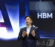 곽노정 SK하이닉스 사장 "HBM3E 16단, 내년 초 샘플 제공"