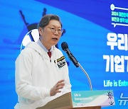 인사말 하는 김창범 한경협 부회장