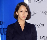 '이범수 이혼' 이윤진, '밤일·열애' 가짜 뉴스 극대노…법적대응