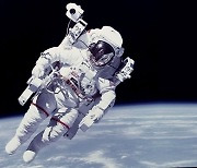 NASA 우주복에 무슨 일?...중단됐던 우주유영 내년 재개