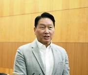 최태원 "그룹 리밸런싱과 AI 투자, 다른 행동 아냐"