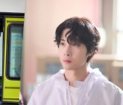 ‘취하는 로맨스’ 김세정X이종원, 극과 극 ‘흑백’ 일상 포착