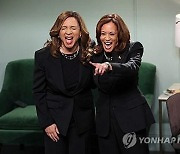 해리스 SNL 출연에 형평성 논란…NBC, 트럼프 광고도 방영