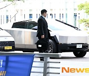 지드래곤 ‘인천공항에 사이버 트럭 등장’[포토엔HD]