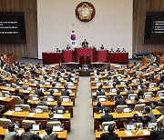 한총리, 국회서 예산안 시정연설 대독…尹대통령 불참