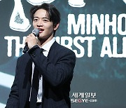 [포토] 민호 '첫 정규 앨범 기대하세요!'