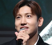 [포토] 동방신기 최강창민 '샤이니 민호 응원왔어요!'