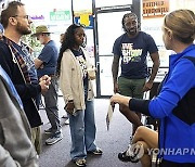 Phonebank with Ruben Gallego and Canvas Kick-off