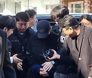 영장 실질심사 출석하는 ‘북한강 30대 여성 시신 훼손’  육군 장교